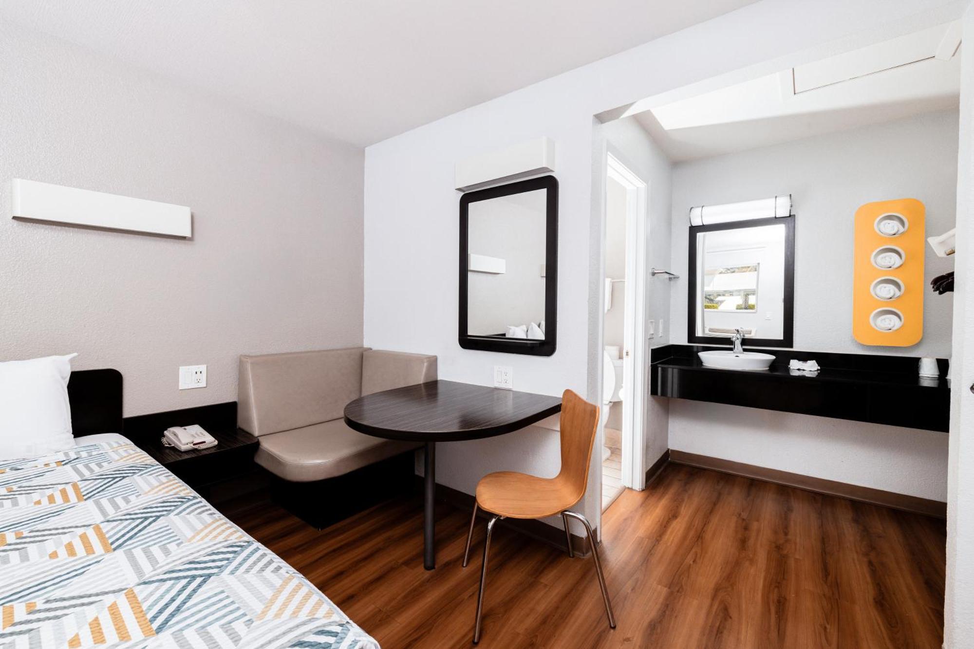Motel 6 Ontario Airport Kültér fotó