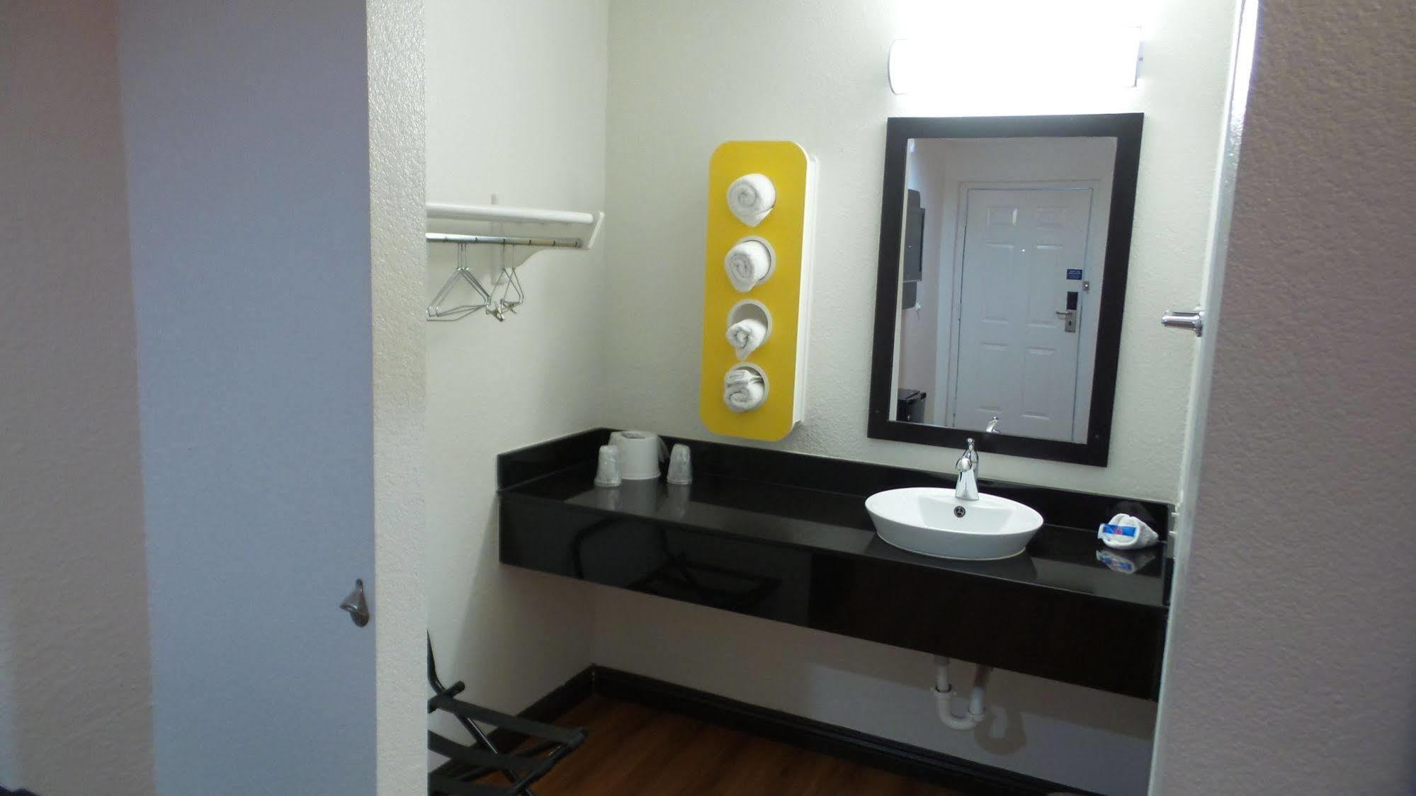Motel 6 Ontario Airport Kültér fotó